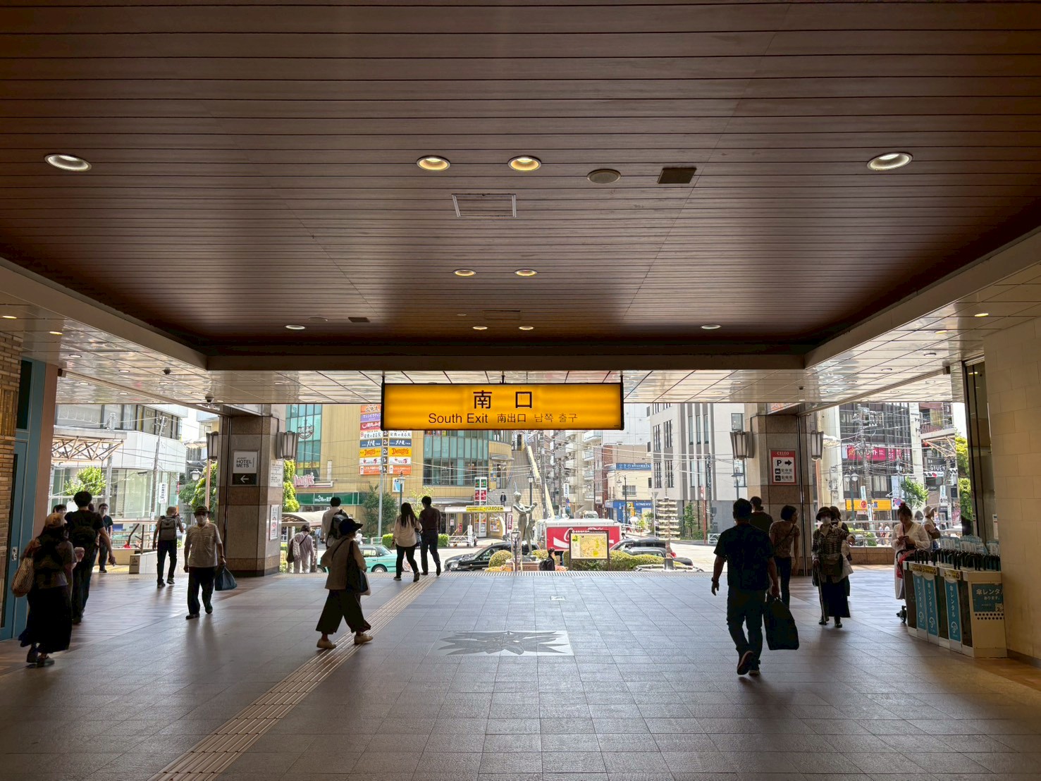 国分寺駅南口へ進みます。