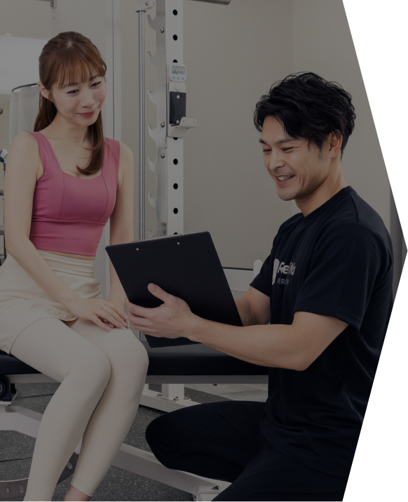 骨格・姿勢チェックを受けるお客様